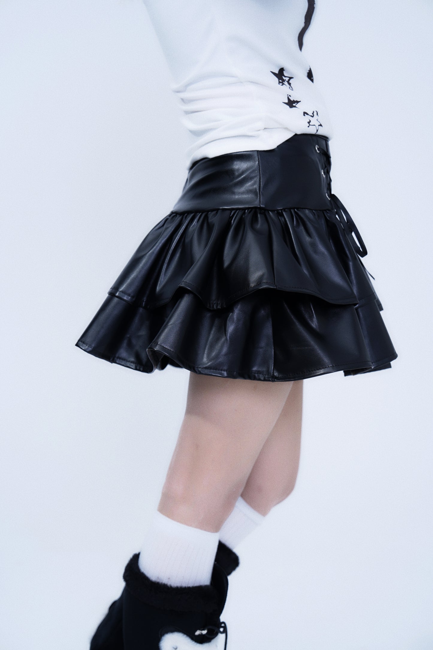 Dark Edge Waist-Cinching Pleated Skirt