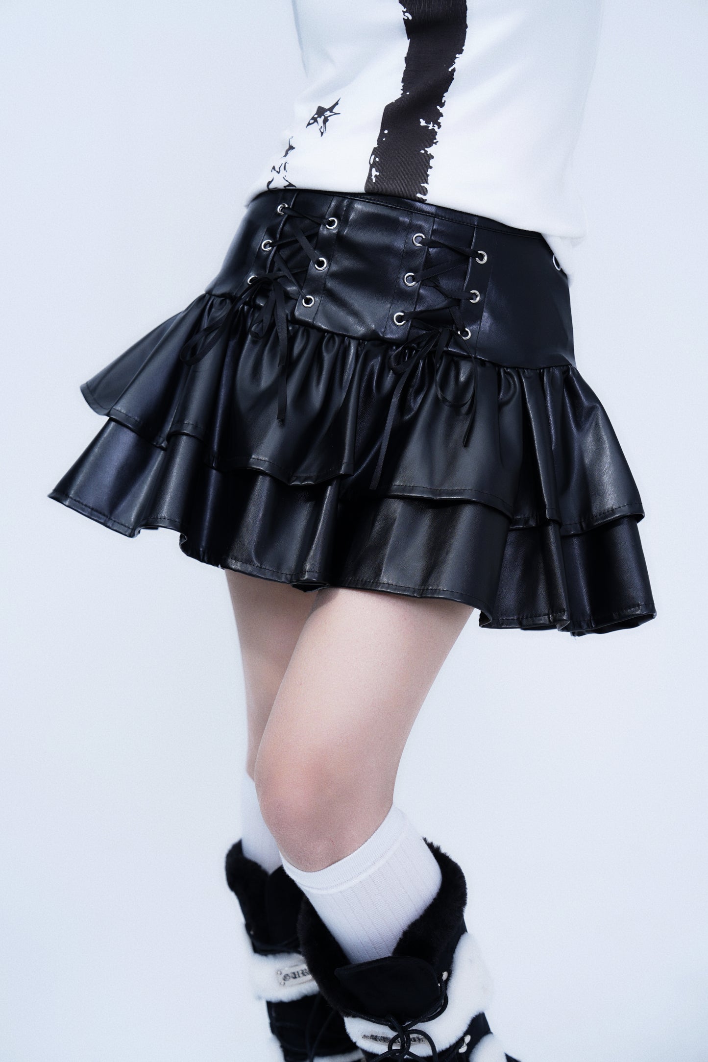 Dark Edge Waist-Cinching Pleated Skirt