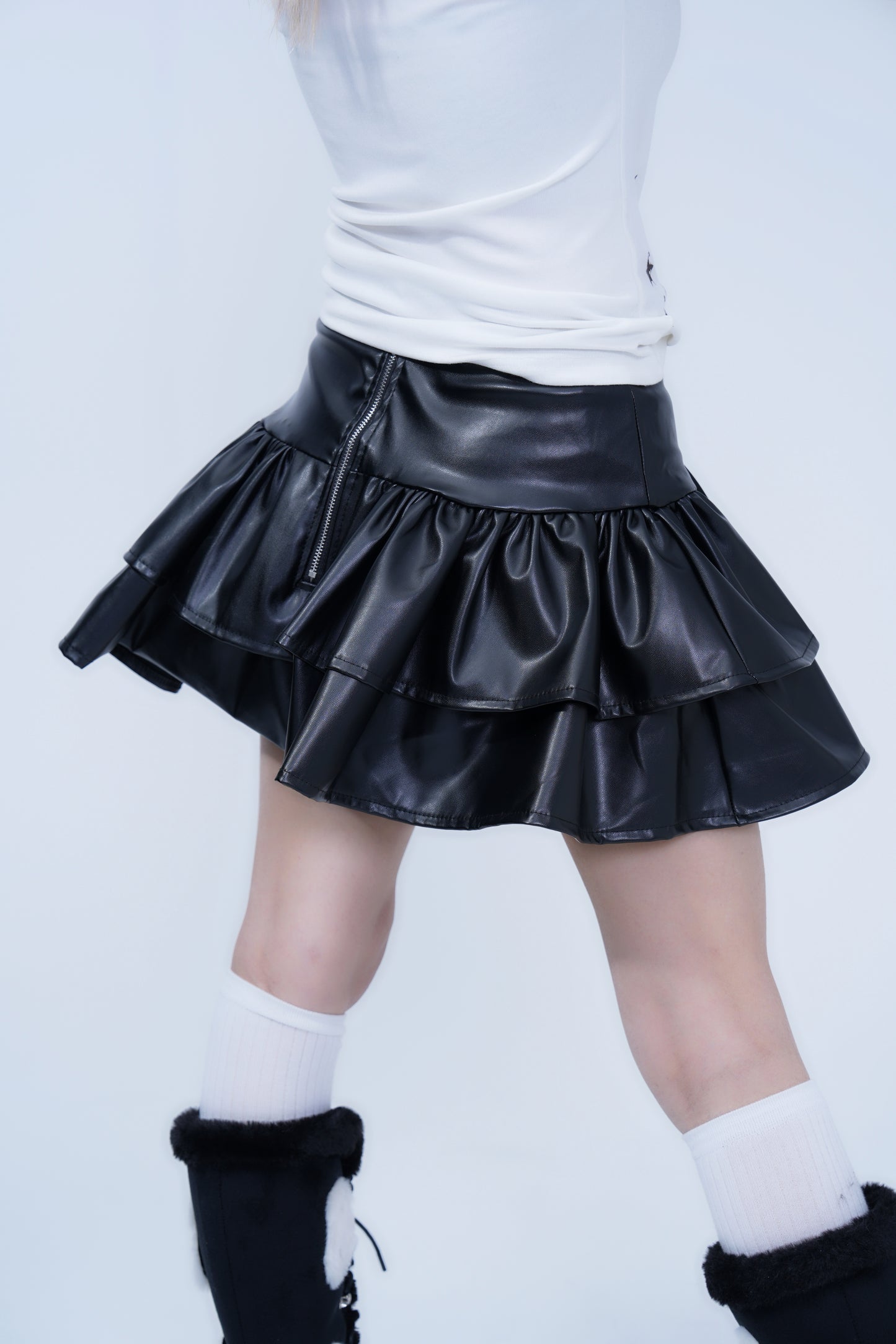Dark Edge Waist-Cinching Pleated Skirt