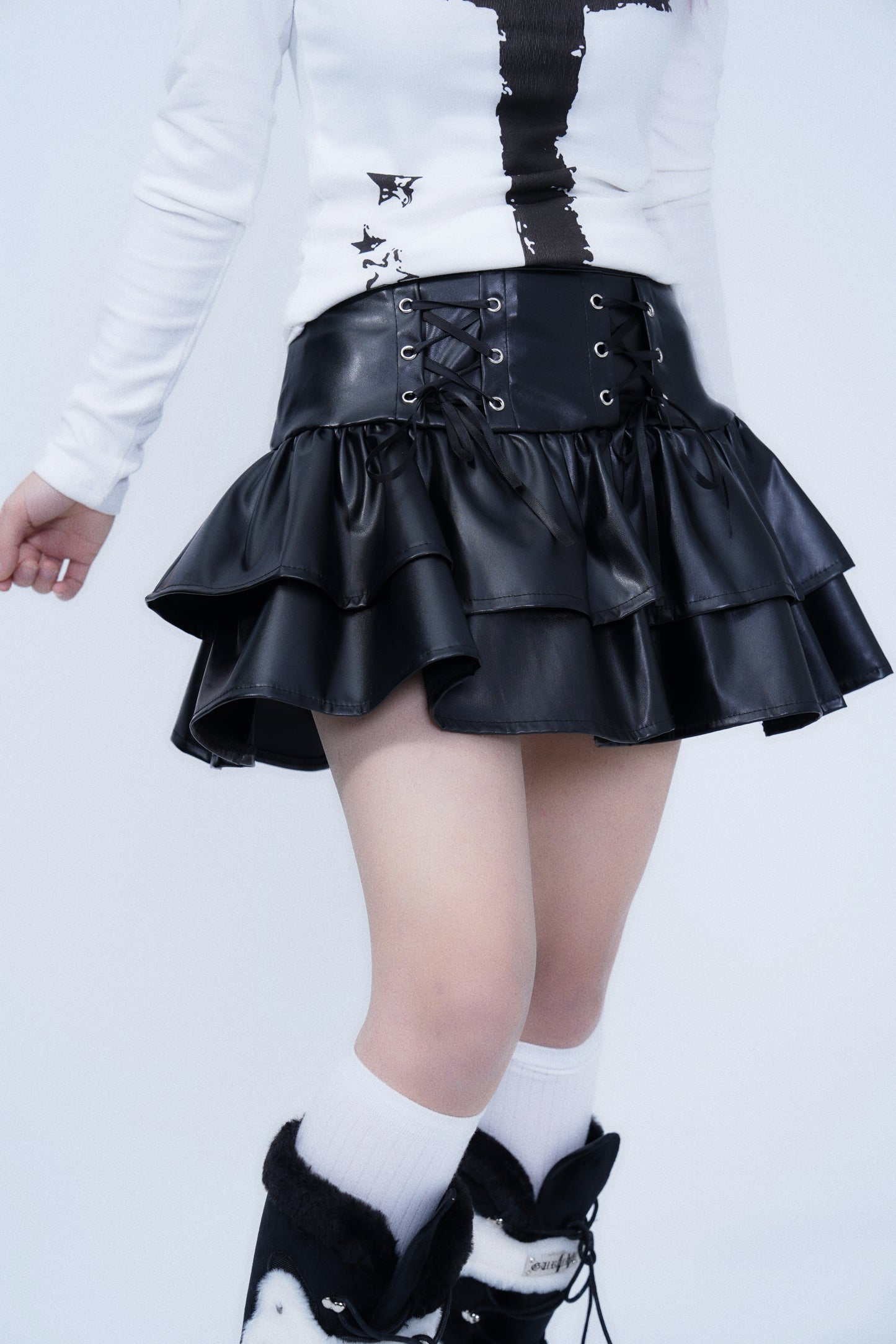 Dark Edge Waist-Cinching Pleated Skirt